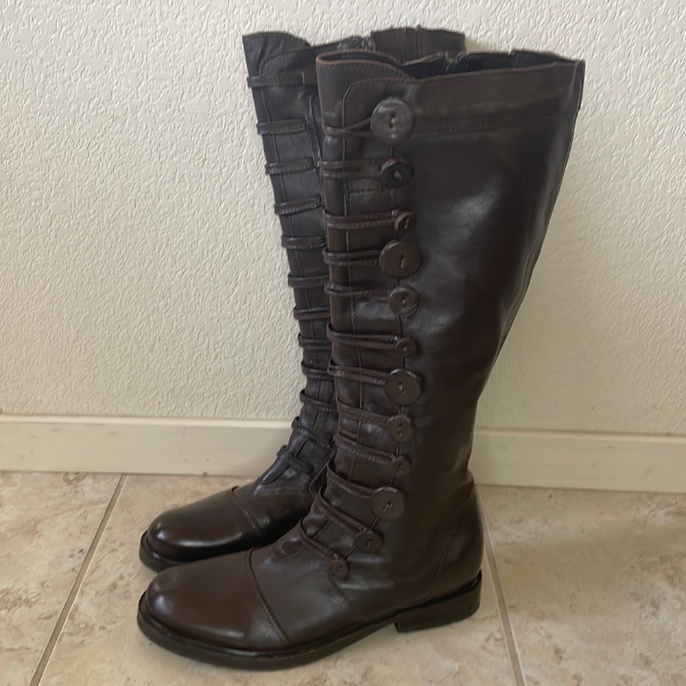 MEDICI - Knee High button Side Riding boots